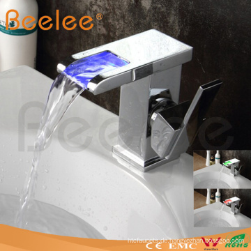 2014 neue Stil Chrom einzigen Griff Becken Wasser Mischbatterie Bad Wasserfall LED Wasserhahn (QT14510F)